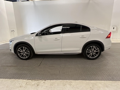 Volvo S60 Cross Country D4 AWD 190hk Nyservad PDC VOC Skinn