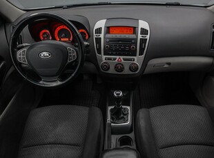 Kia Cee´d 1.6 CRDi 115hk Dragkrok Nybesiktigad Kamkedja