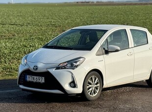 Toyota YarisHybrid e-CVT | NAVI | ÅRSSKATT | NYBES 2018, Halvkombi