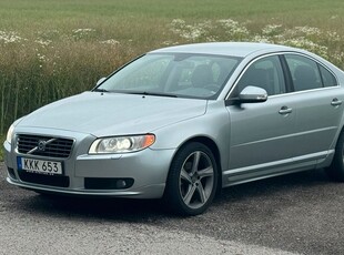 Volvo S802.4D Momentum | SKINN | DRAG | R FÄLGAR 2008, Sedan