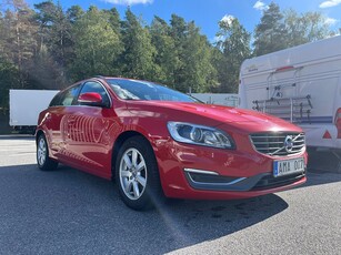 Volvo V60 D2 115hk Momentum Dragkrok Välservad Välvårdad