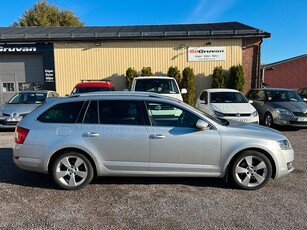 Skoda Octavia Kombi 2.0 TDI 4x4 Premium Drag/värmare