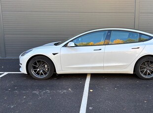 Tesla Model 3 Long Range AWD 440 HK Pano Nybilsgaranti