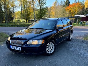 Volvo V70 2.4 Business, Drag, Motorvärmare, Nybes, Fin bil