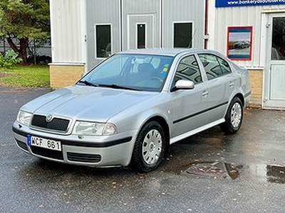 Skoda Octavia Tour 1.6 lågmilad ny Bes