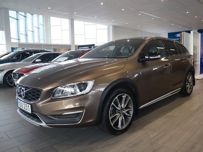 Volvo V60Cross Country D4 AWD Geartronic Summum 2016, Kombi