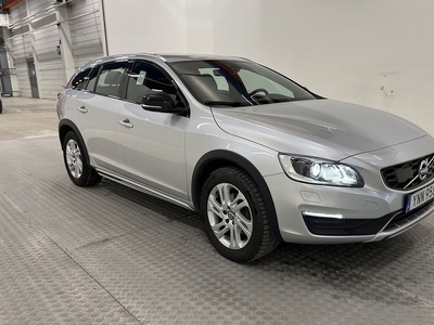 Volvo V60Cross Country D4 AWD Momentum Classic Navi Drag 2018, Kombi