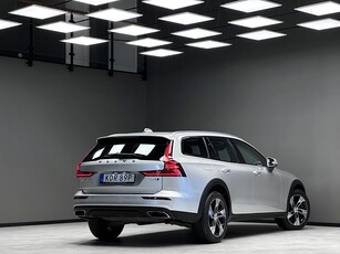 Volvo V60 Cross Country B4 AWD Momentum/Navi/Värmare/Carplay