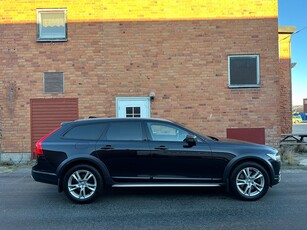 Volvo V90 Cross Country D4 AWD Momentum Plus | Navi | 20”