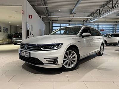 Volkswagen Passat Sportscombi GTE Hybrid 218hk Drag Pano