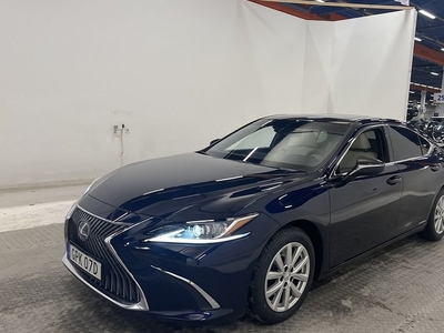 Lexus ES300h 2.5 Hybrid E-CVT Pano Skinn Kamera BLIS 2021, Sedan