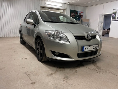 Toyota Auris 5-dörrar 2.0 D-4D Euro 5 Manuel 6 växel