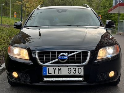 Volvo V70 T4F180HK/ Summum/Drag Värmare Automat Besiktigad