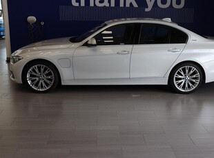 BMW 330e