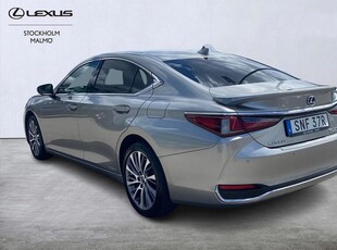 Lexus ES 300h Limited Edition Adaptiv farthållare Apple Carplay Nabigatio