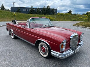 Mercedes-Benz W111 220 SE Cabriolet