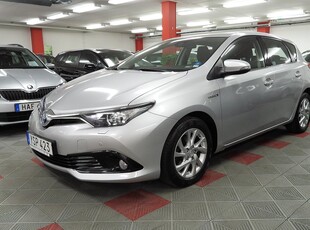 Toyota Auris Hybrid e-CVT Backkamera S&V Hjul Lågmil Euro 6 101hk