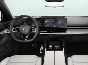 BMW 530e xDrive Touring / M Sport Active Launch Edition