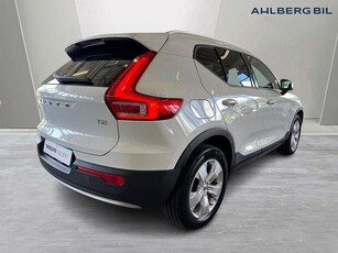 Volvo XC40 T2 FWD Momentum Advanced, Klimatpaket, Parkeringssupport, Förars