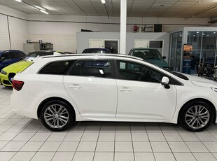 Toyota Avensis Kombi 2.0 D-4D Active 143hk Backkamera V-Hjul