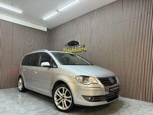 Volkswagen Touran 2.0 TDI Highline 7 sits Dragkrok Xenon PDC