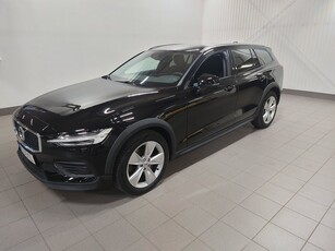 Volvo V60 Cross Country B4 AWD Momentum Navi Värmare Kamera