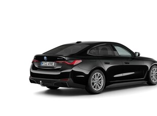 BMW i4 eDrive40 / Dragkrok / 360-kamera / HUD / 3,95% ränta