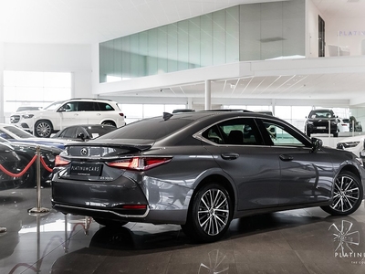 Lexus ES 300h 2.5 E-CVT 218hk 2023 / LEASEBAR