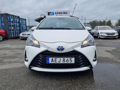 Toyota Yaris Hybrid e-CVT AUT Motorvärmare Backkam S-V Hjul