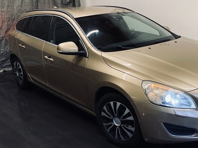 Volvo V60 D3/Momentum/Dragkrok/PDC/AUX/Bluetooth/Väl-Servad