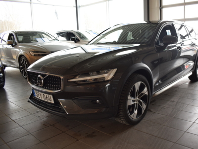 Volvo V60Cross Country B4 AWD Diesel Ultimate 2023, Kombi