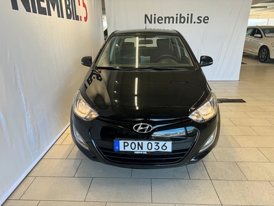 Hyundai i20 5-dörrar 1.4 Aut S&V-däck USB Bluetooth P-sens