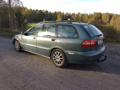 Volvo V40 2.0T Nyservad Nya Däck Dragkrok AC