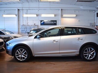 Volvo V60 Cross Country D4 AWD Summum 190hk VOC Värmare Drag