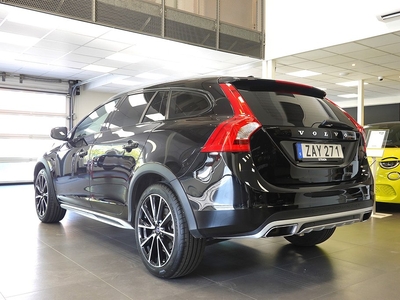 Volvo V60 Cross Country D4 Summum / VOC