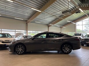 Lexus ES 300h 2.5 E-CVT LIMITED EDITION / V-HJUL INGÅR