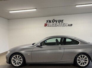 BMW 325i Coupé Nybesiktad Skinn 2006, Sportkupé