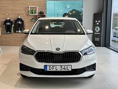 Skoda Fabia MPI 80HK P-SENSORER / FARTHÅLLARE / CARPLAY