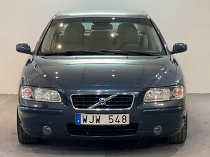 Volvo S60 2.5T MOMENTUM AUTOMAT NY BESIKTAD NY SERVAD