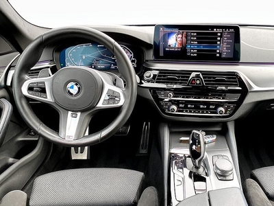 BMW 530e xDrive Touring M-Sport 292hk