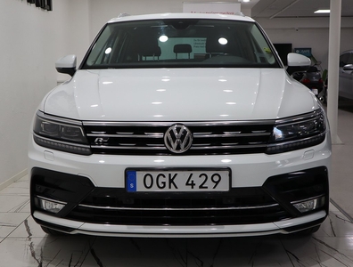 Volkswagen Tiguan 2.0 TDI 4Motion R-Line Cockpit Panorama