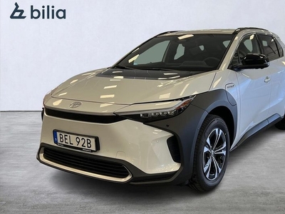 Toyota bZ4XExecutive 71.4 kWh . Flertalet bilar för omg. leverans 2023, SUV