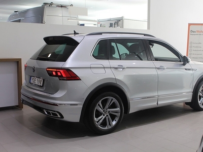 Volkswagen Tiguan R-LINE 2.0 TDI 4M Ledramp Drag backkamera värmare