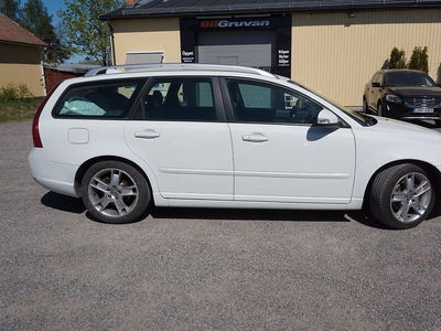 Volvo V50 D2 Momentum Drag/ Skinn