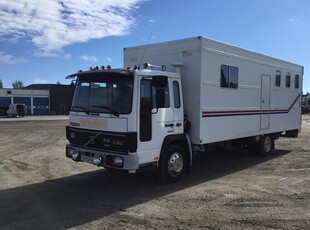 Volvo FL611 (hästtransport)