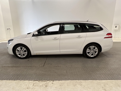 Peugeot 308 SW 1.2 e-THP 110hk Nybesiktad PDC Pano 0,4L/mil