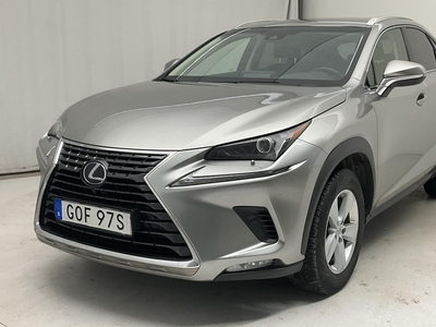 Lexus NX 300h AWD (197hk)