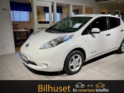 Nissan Leaf30 kWh Elbil Låg mil, Kamera, V-hjul ingår 2017, Halvkombi