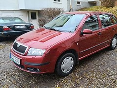 Skoda Fabia 1.2 Dragkrok Två brukare Nybesiktad