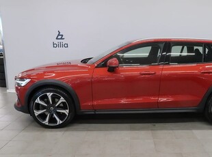 Volvo V60 Cross Country B5 AWD Bensin Advanced | Pano | H&K | 360-kamera